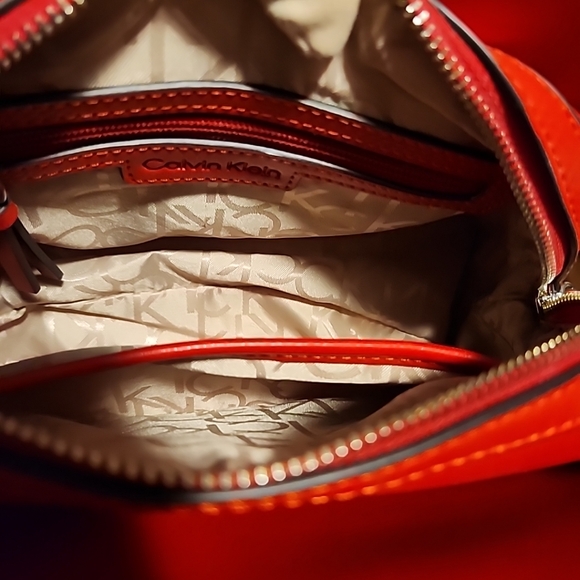 Calvin Klein NWOT shoulder monogram red/brown bag with logo charm,inside pockets - Picture 13 of 16